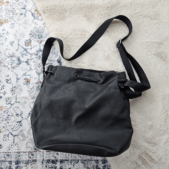 Lululemon Black Bucket Bag - Picture 1 of 13